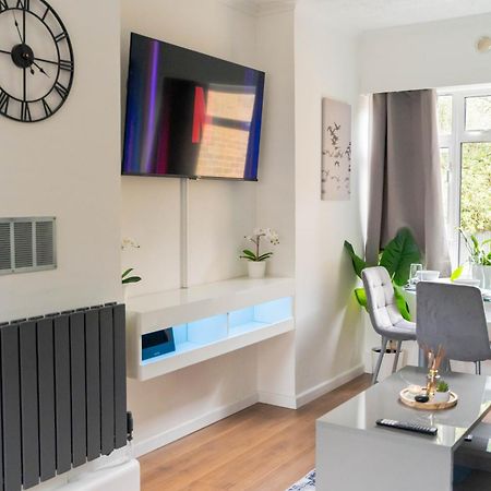 Modern 1 Bed Apartment In Greenwich - Wifi - Netflix And Stations Nearby London Exterior photo