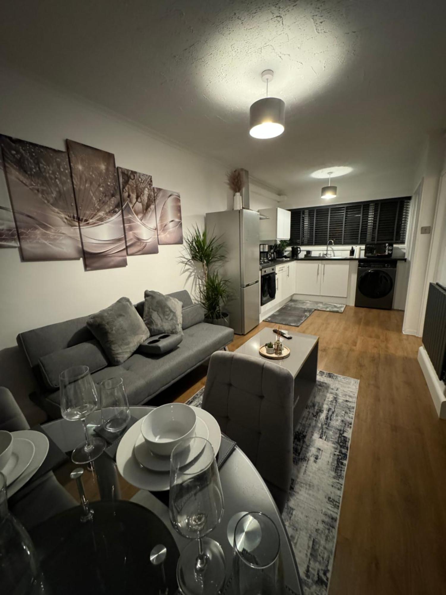 Modern 1 Bed Apartment In Greenwich - Wifi - Netflix And Stations Nearby London Exterior photo