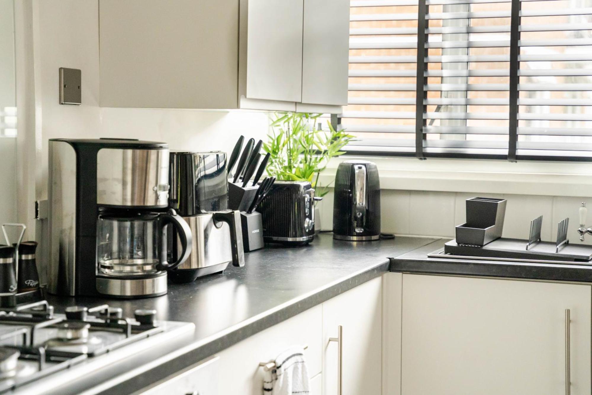 Modern 1 Bed Apartment In Greenwich - Wifi - Netflix And Stations Nearby London Exterior photo